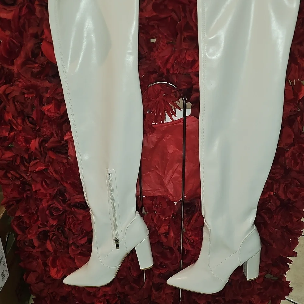 Women's NWOT Chic Over the Knee Off White Faux Leather Boots Size 41 (9)